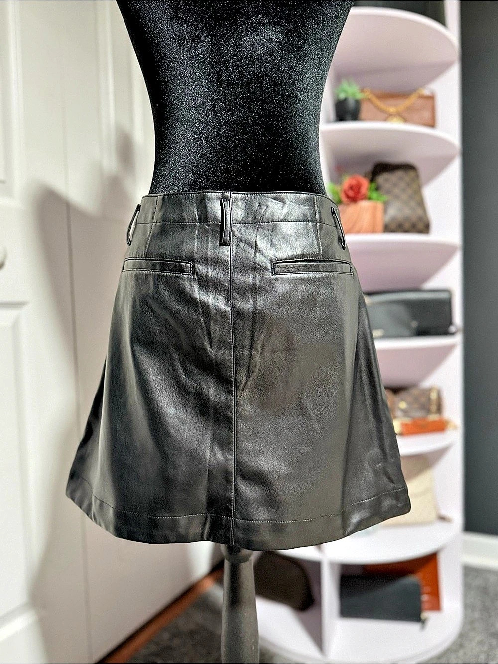GAP Black Mini Skirt Waist 29 Like New - Picture 2 of 6